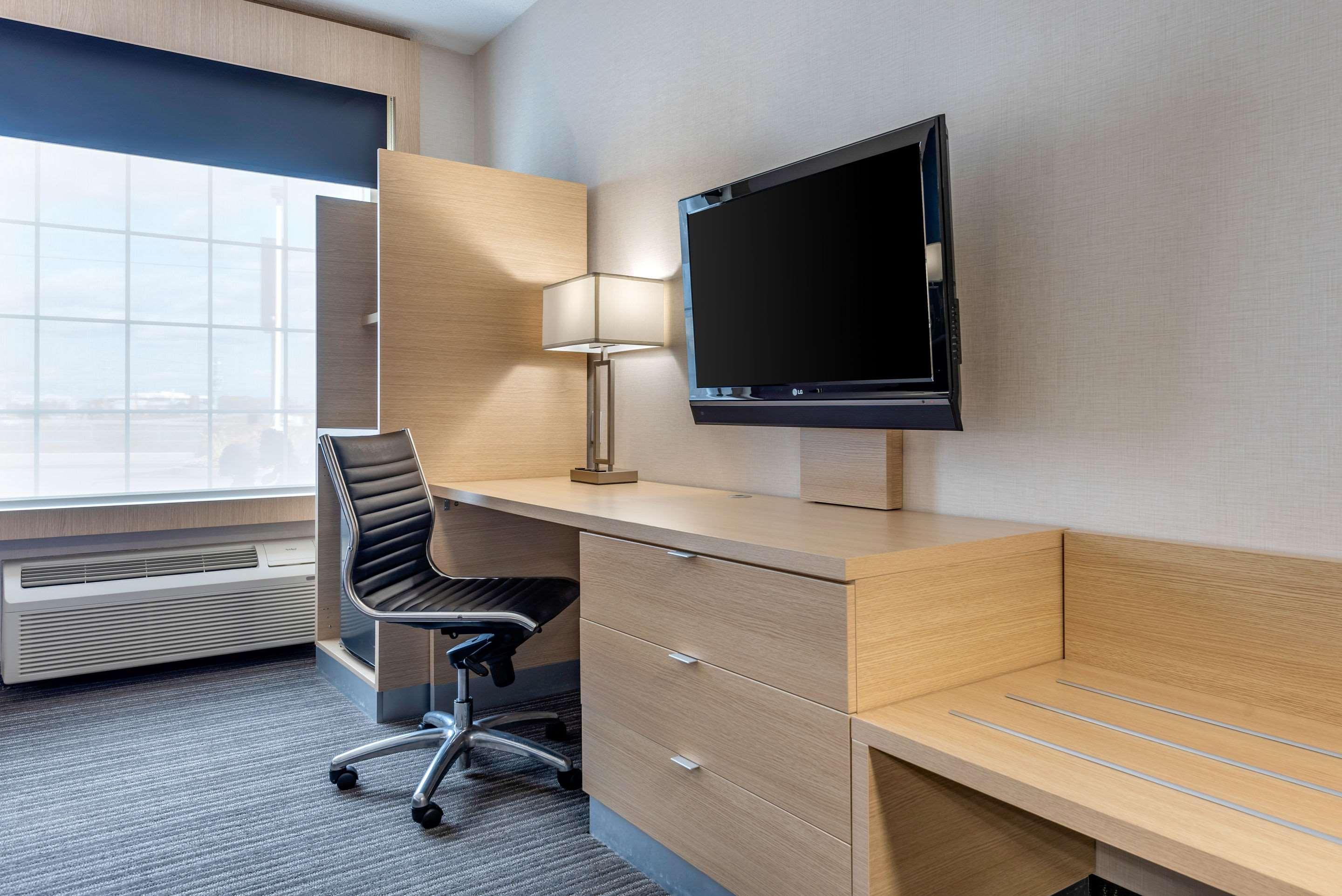 Quality Inn & Suites Oakville Zewnętrze zdjęcie