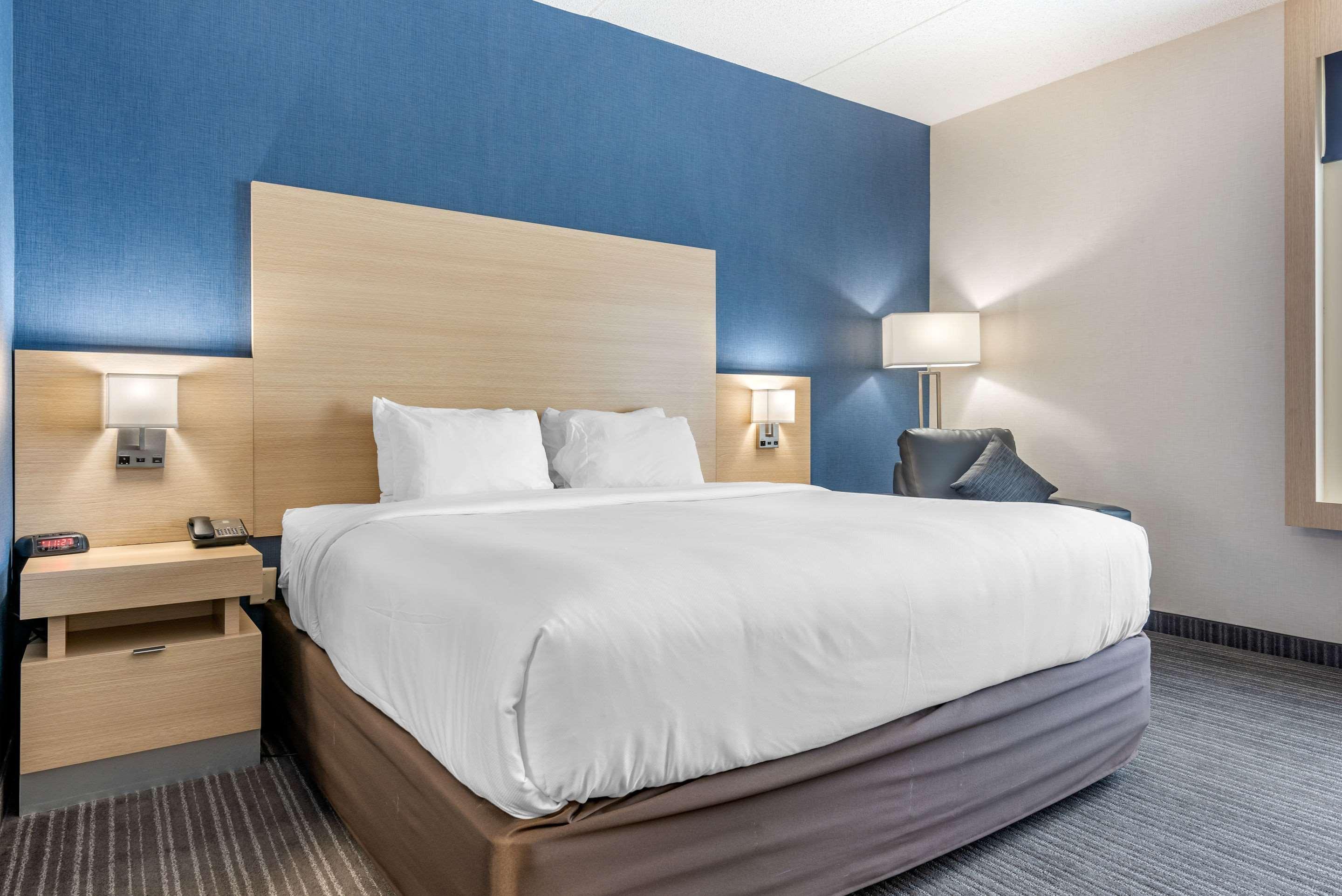 Quality Inn & Suites Oakville Zewnętrze zdjęcie
