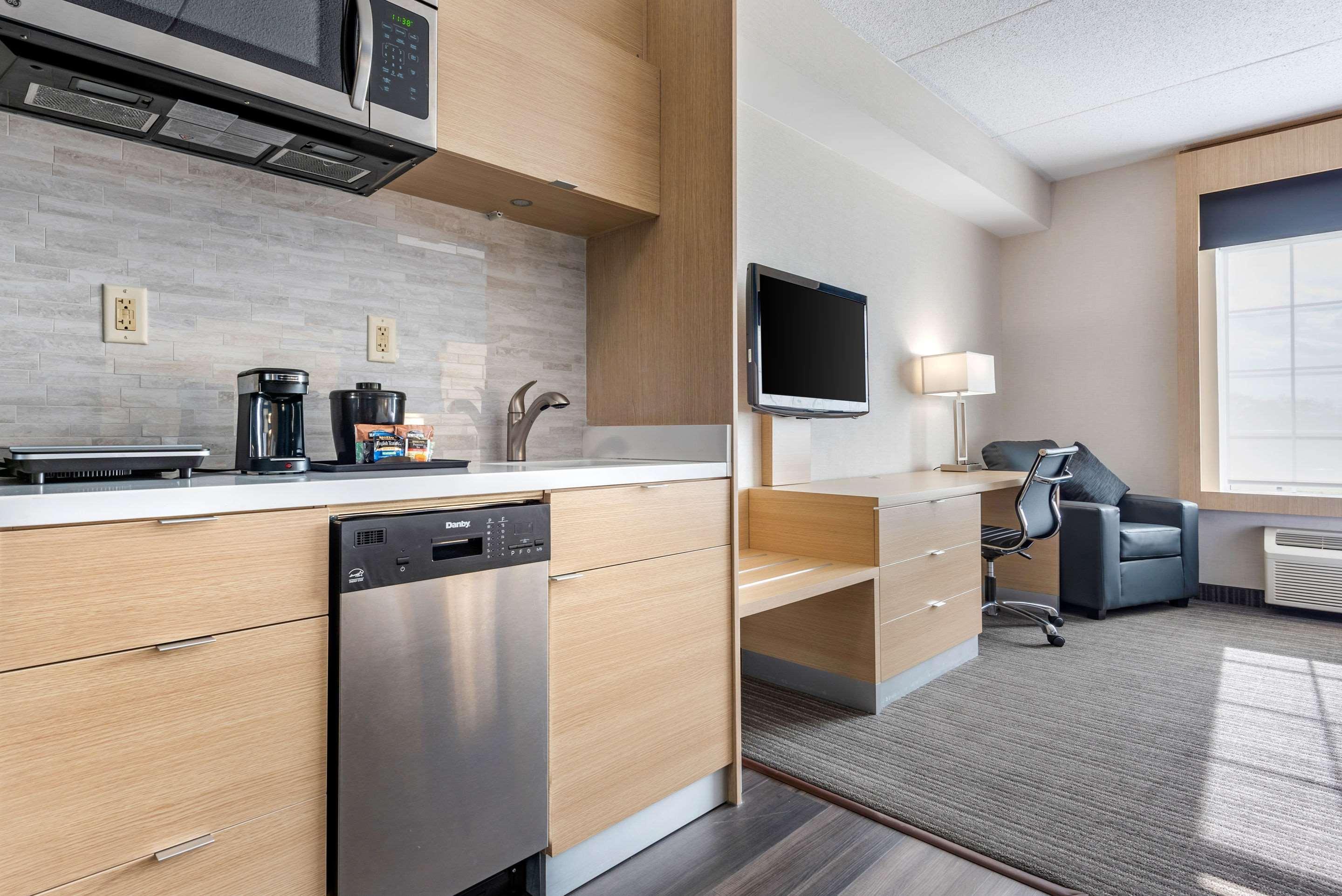 Quality Inn & Suites Oakville Zewnętrze zdjęcie