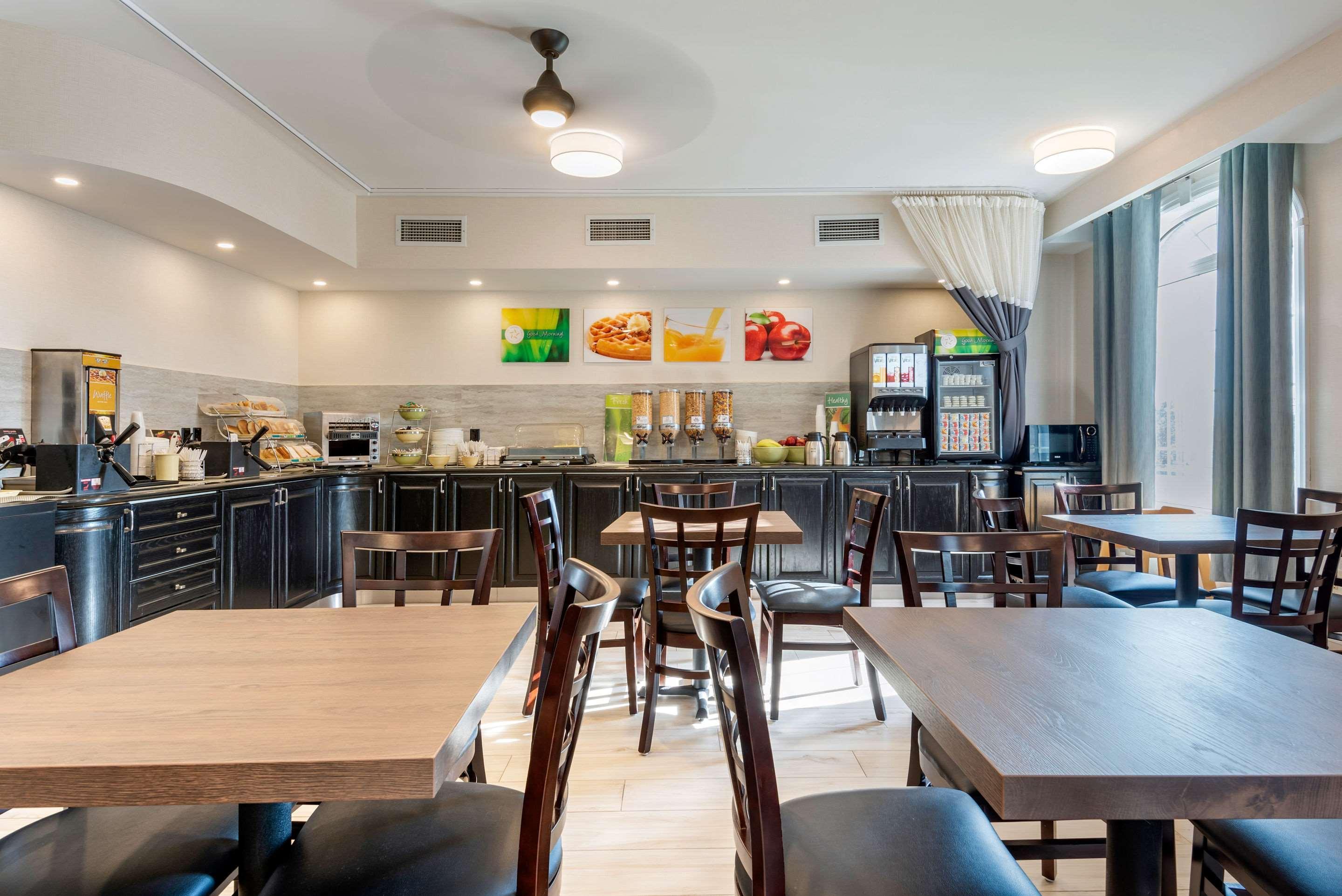 Quality Inn & Suites Oakville Zewnętrze zdjęcie