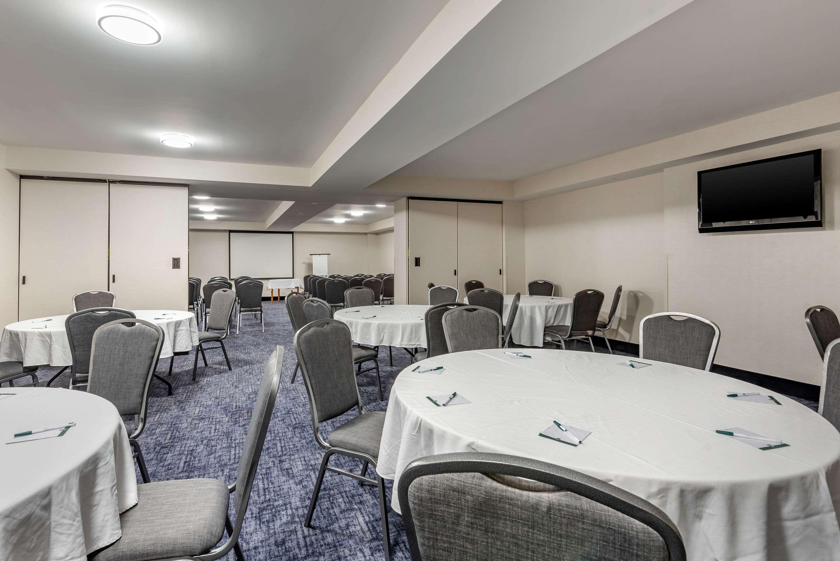 Quality Inn & Suites Oakville Zewnętrze zdjęcie
