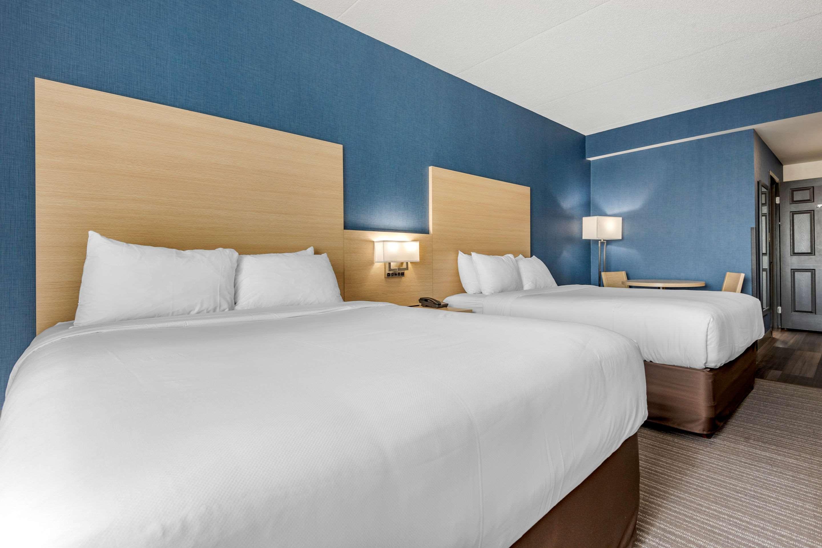 Quality Inn & Suites Oakville Zewnętrze zdjęcie