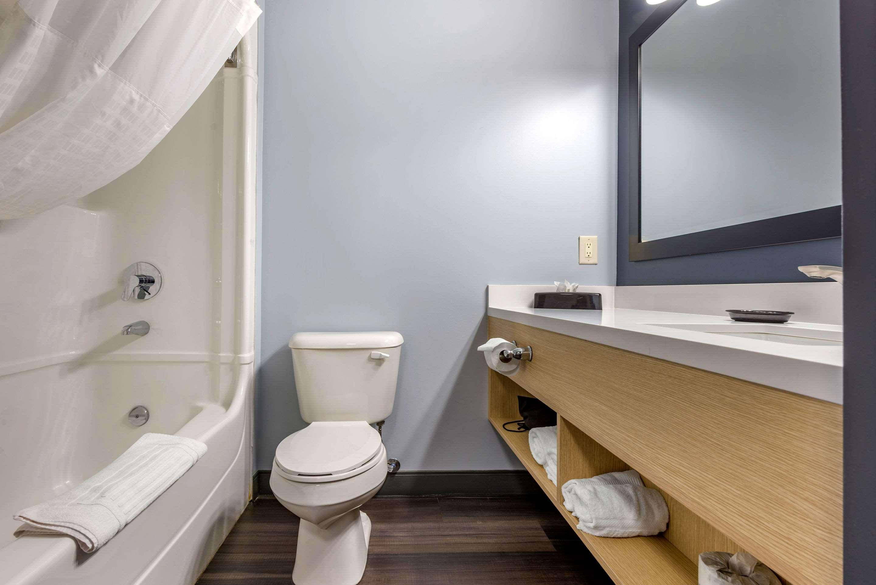 Quality Inn & Suites Oakville Zewnętrze zdjęcie