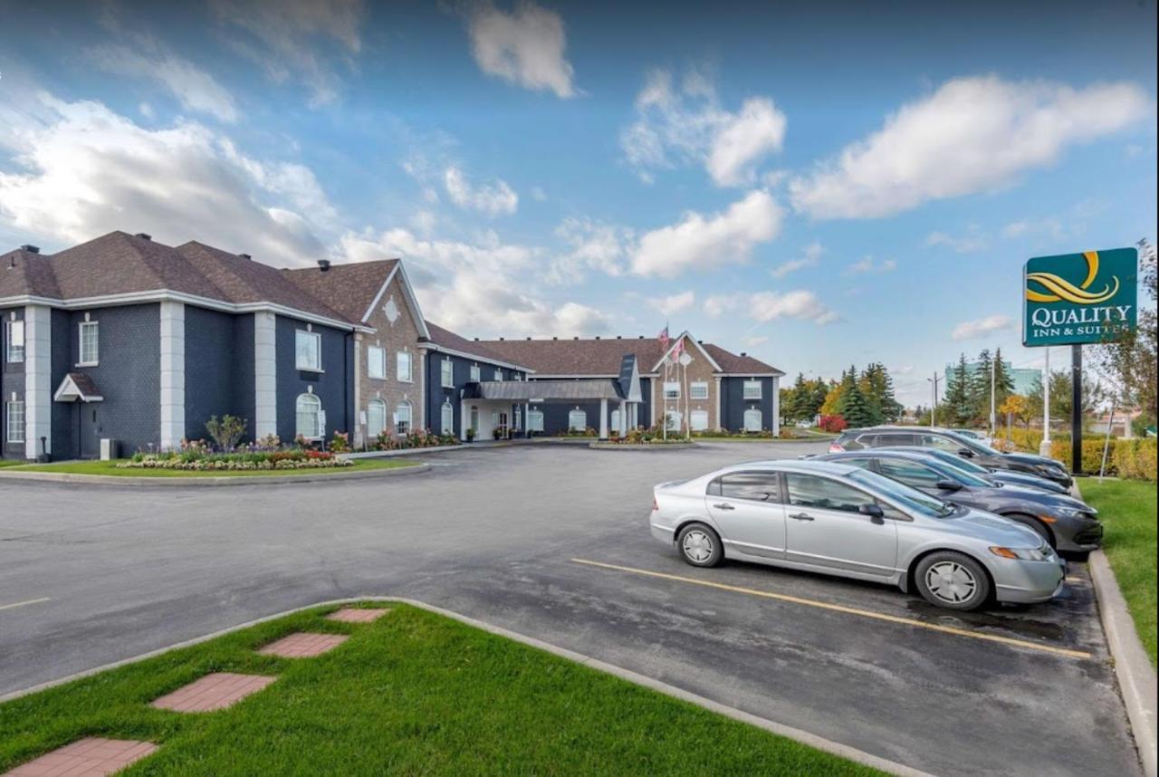 Quality Inn & Suites Oakville Zewnętrze zdjęcie
