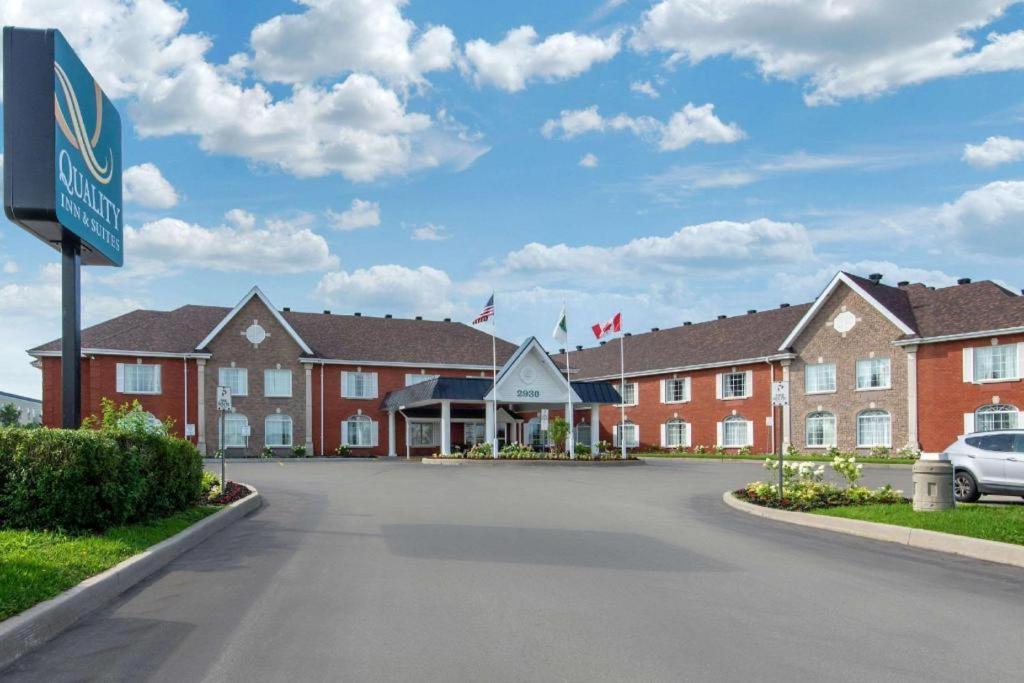 Quality Inn & Suites Oakville Zewnętrze zdjęcie