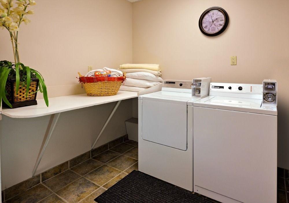 Quality Inn & Suites Oakville Zewnętrze zdjęcie