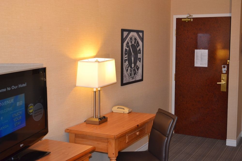 Quality Inn & Suites Oakville Zewnętrze zdjęcie